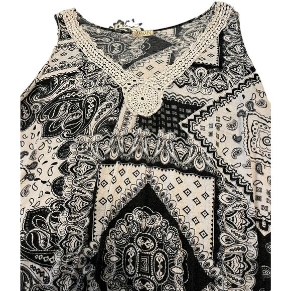 LAVISH SLEEVELESS PULL-OVER V-NECKLINE BLOUSE, WOMENS, 2XL, BLACK/WHITE ABSTRACT - Picture 6 of 7